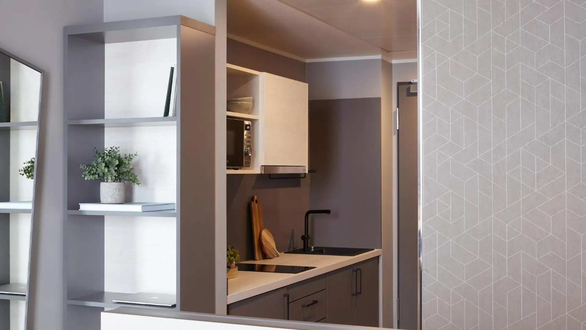 Candlewood Suites Duesseldorf Airport By Ihg Dusseldorf